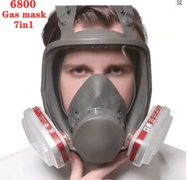 Full-face self-filtering respirator for protection against dust and toxic substances