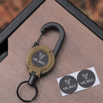 🏆Keychain with retractable carabiner 🎣 – 65 cm steel lanyard, sturdy badge holder, lightweight EDC accessory for keys, ID cards, and outdoor use
